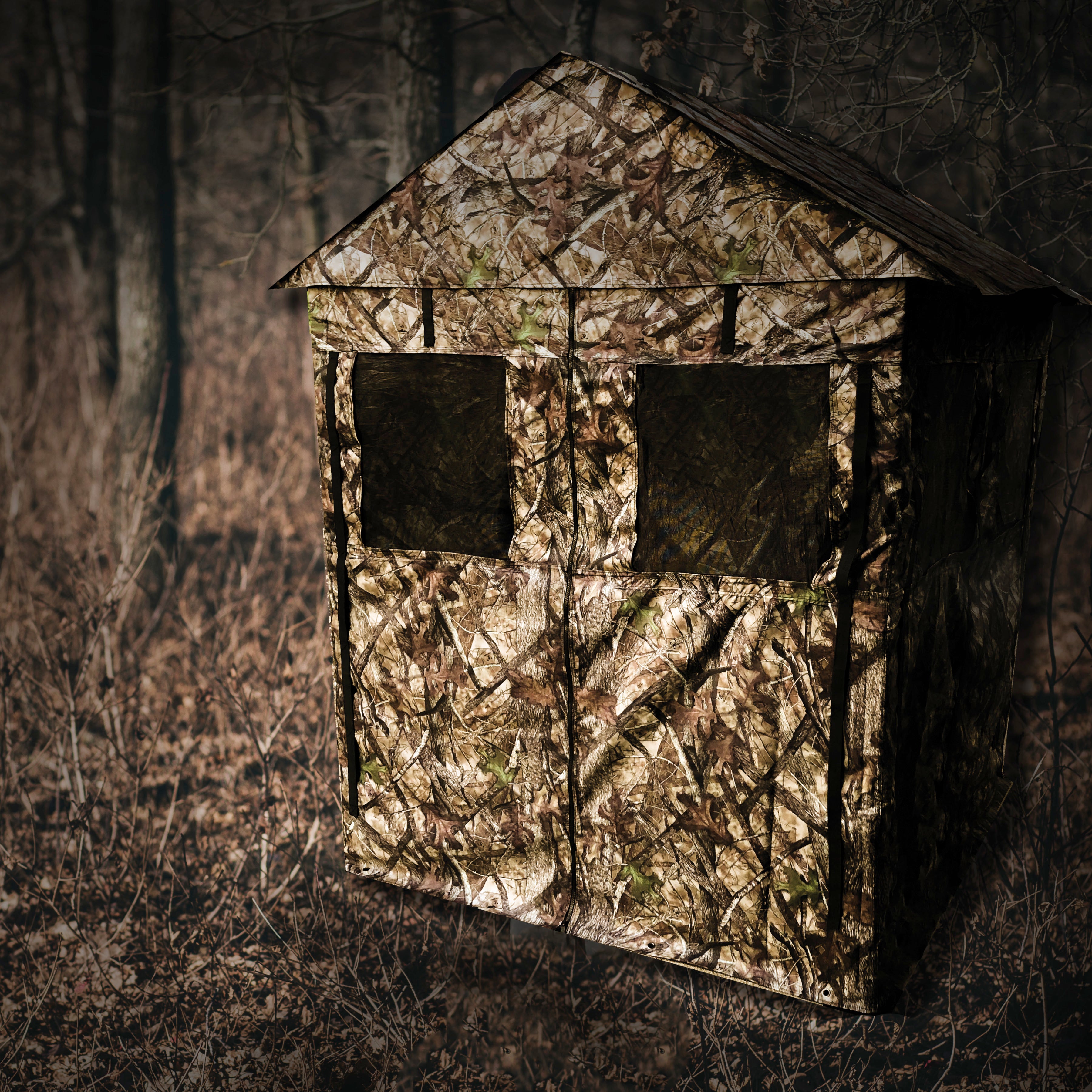 Deluxe Cabin-Style Ground Blind 5' x 5' x 7'